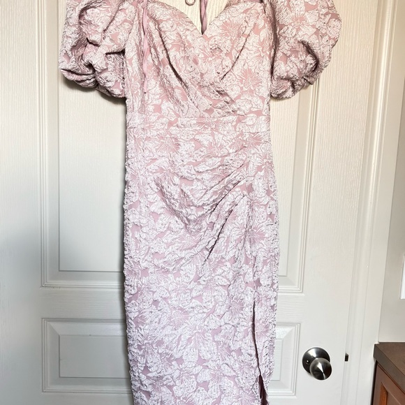 Dress with puff sleeves - Picture 2 of 2